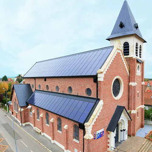 panneaux photovoltaïques sur l'église de Loos-en-Gohelle