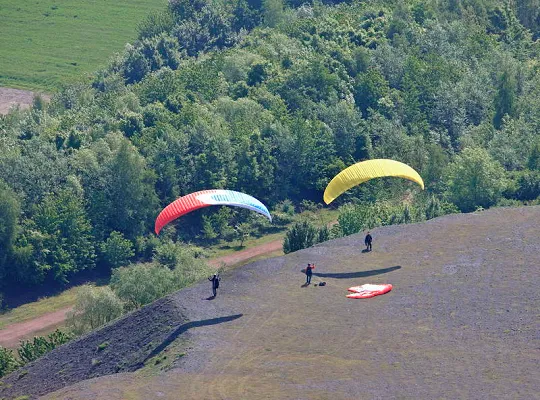 parachutes sur les terrils de Loos-en-Gohelle