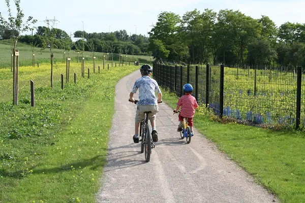 vélos sur chemin de terre à Loss-en-Gohelle